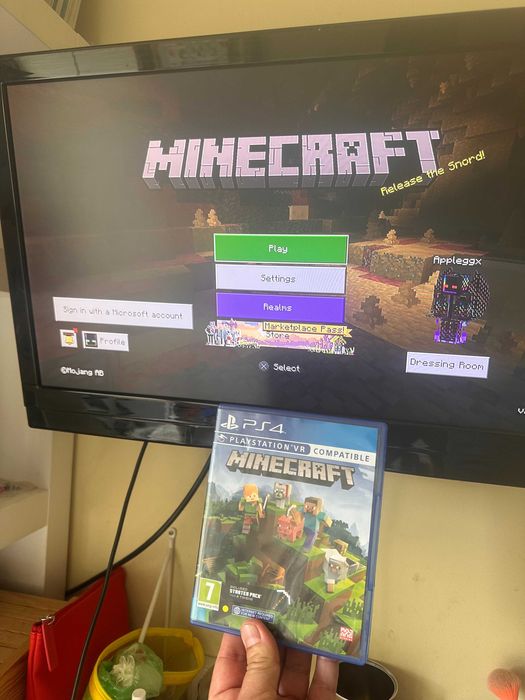 Sony PlayStation 4 Slim SW 13.50 PS4 500 GB + 2 игри и 2 джойстика
