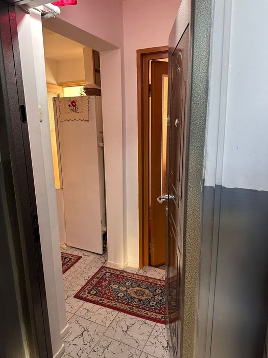 .  Vând apartament urgent