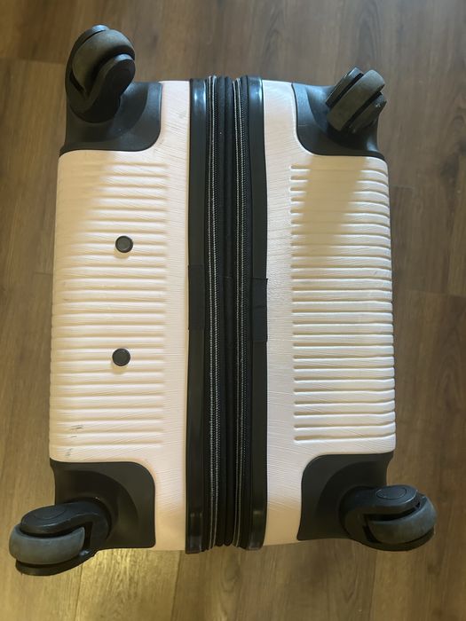 Чемодан М размер American Tourister