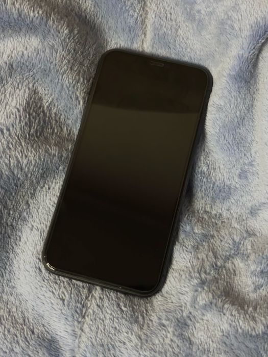 Продам айфон 11 на 128гб