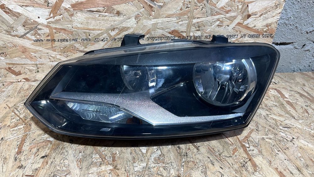 Far Vw Polo 6R 2009 stanga