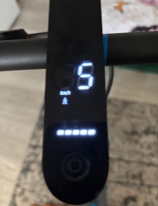 Vând trotinetă electrică Xiaomi Essential sau schimb cu Meta Quest 2