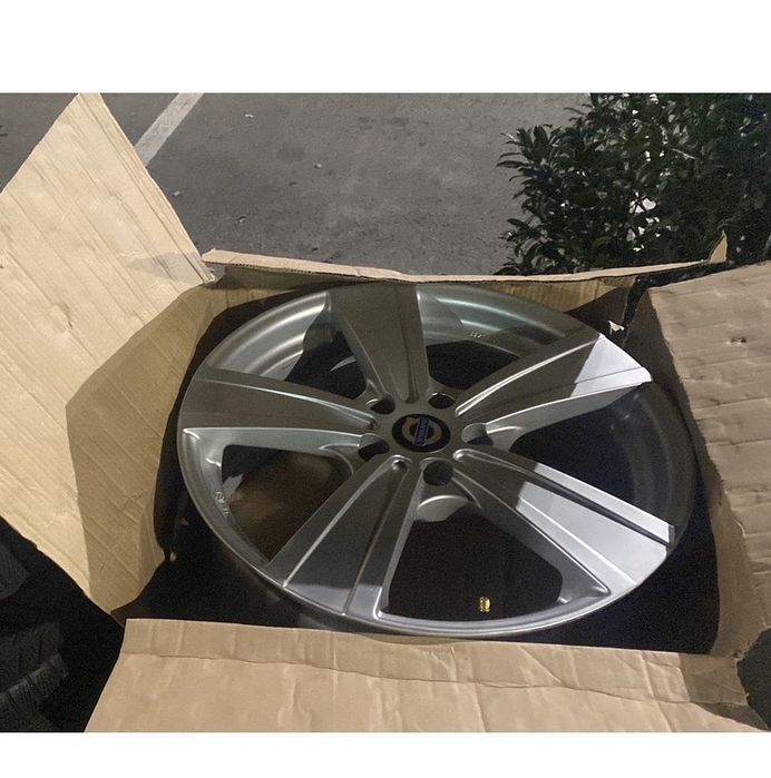Jante R18 VOLVO XC 60 / XC90/XC40 + cauciucuri de iarnă si antifurt