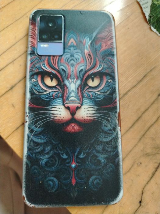 Продам телефон Vivo V21e