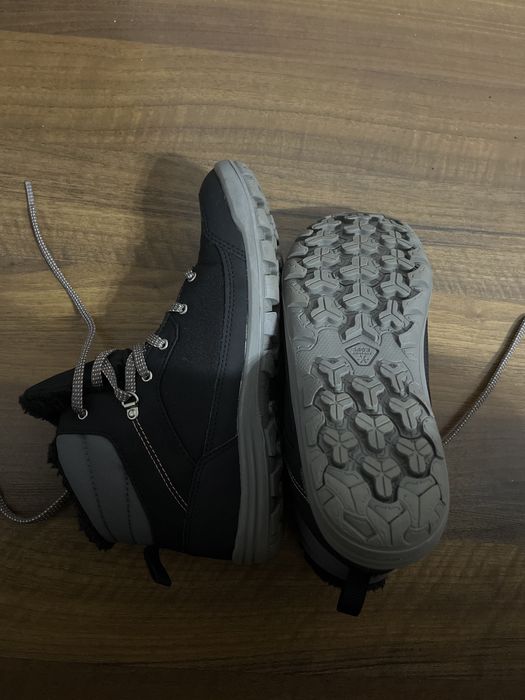 Vând ghete de zăpada purtate o data mărimea 39 sunt ca noi