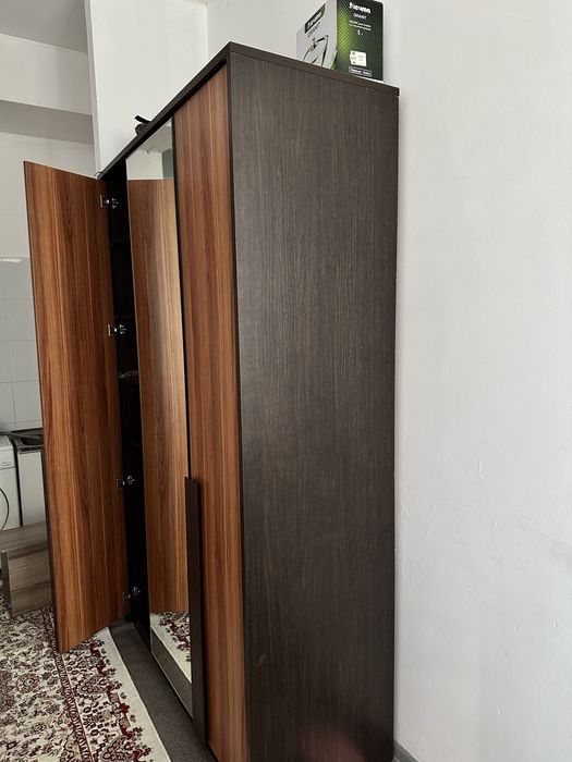 Шкаф вещевой с зеркалом