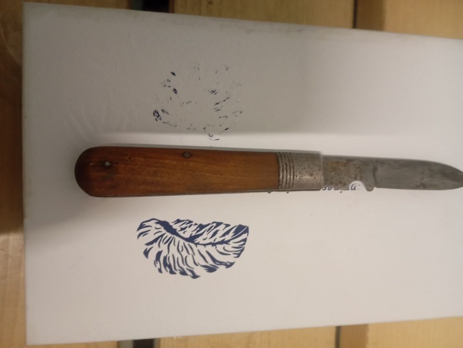 Vând briceag vechi ww 2 în stare bună, fără jocuri