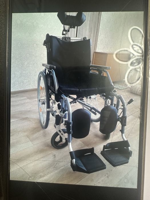 Продам новую инвалидную коляску