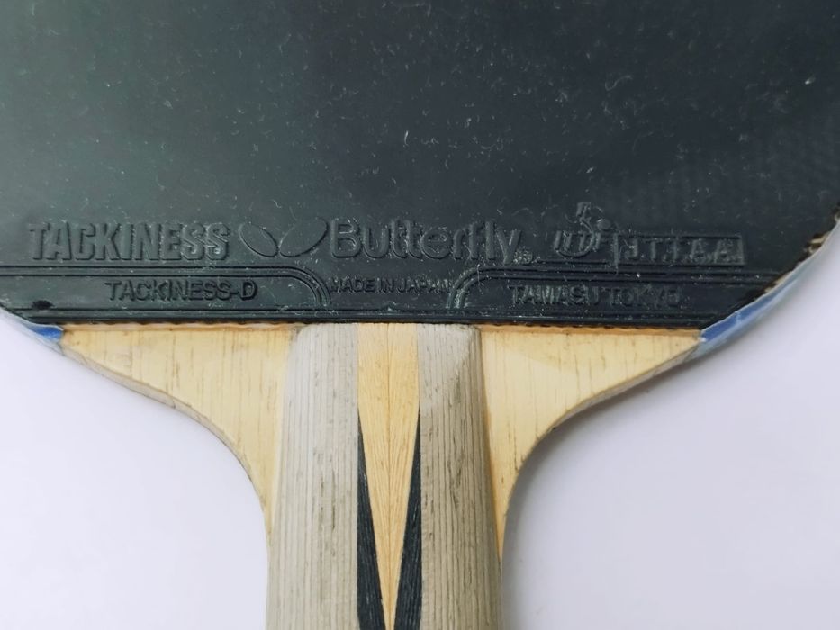 Paleta de tenis de masa profesionala personalizata, husa Donic, maner lemn tsp balsa 6,5 offensive