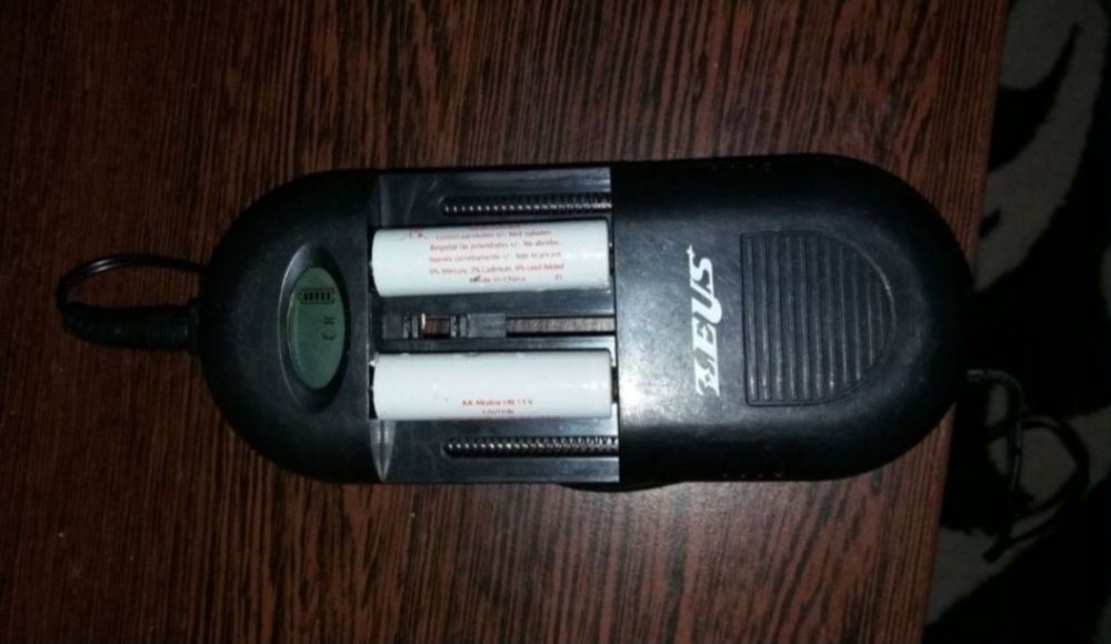 incarcator universal acumulatori si baterii