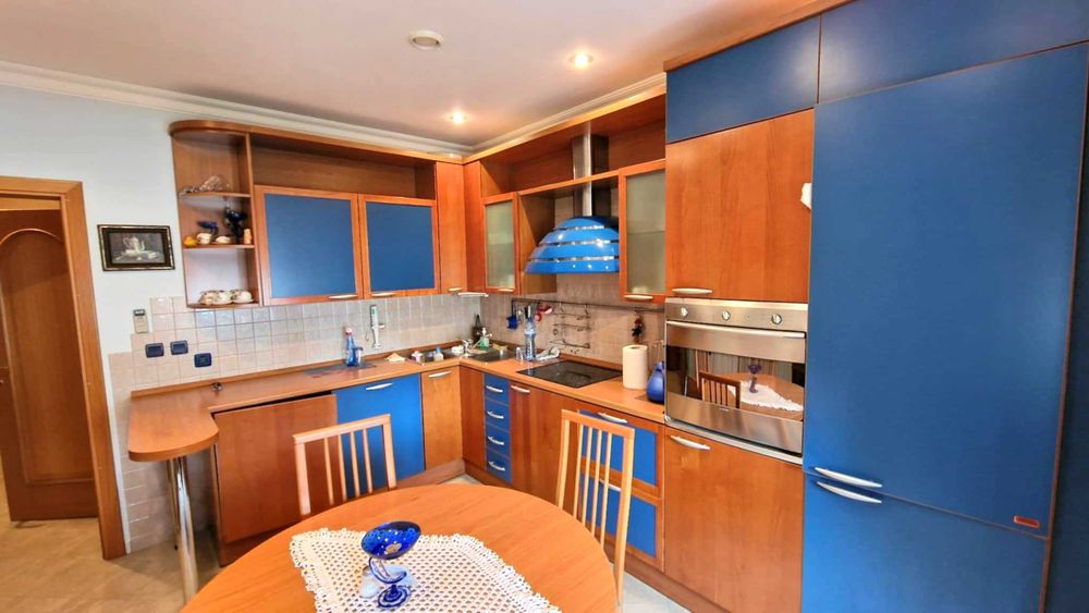 Продава се Тристаен апартамент в Русе, Център - 95 кв.м за 2106 €/кв.м - Снимка #3