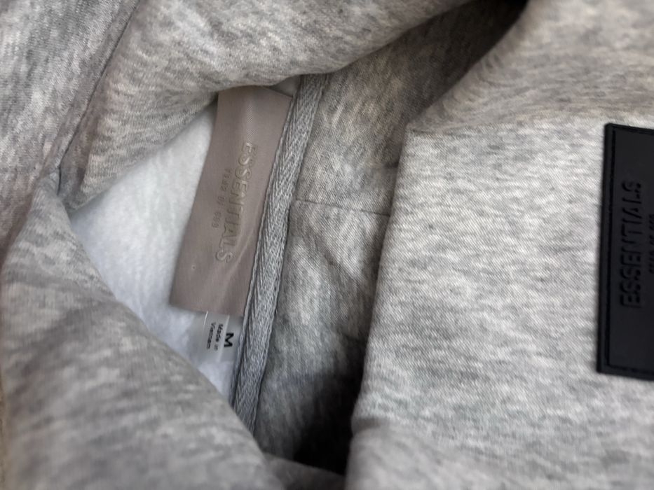 Compleu Esentials gri premium