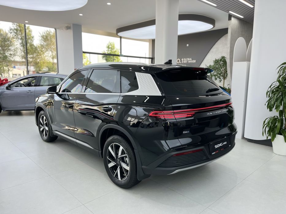 BYD Song Pro DM-i 71 Km Flagship в официалном диллерсом автосалоне BYD