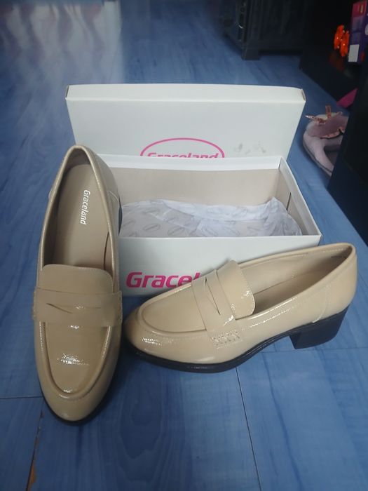 Продавам дамски обувки