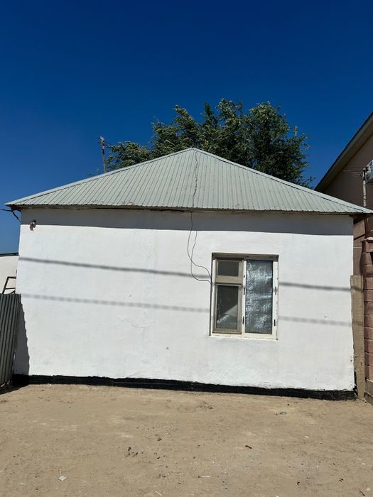 Уй сатылады үш бөлмелі.