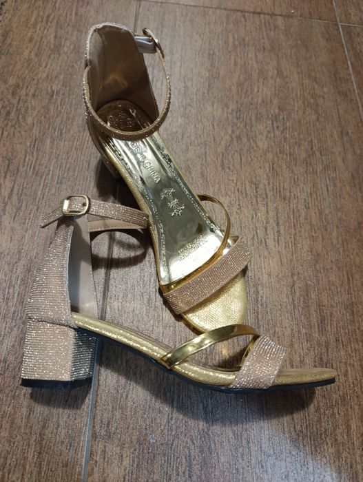 Елегантни сандали 38,5