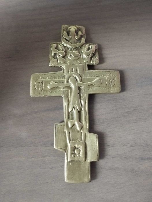 Старинный крест-распятие.