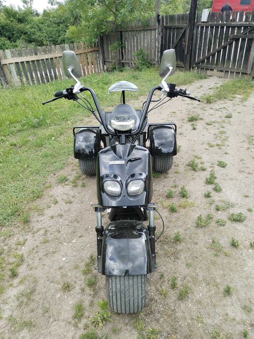 Vând triciclu electric, city harley 2000w. 3700lei