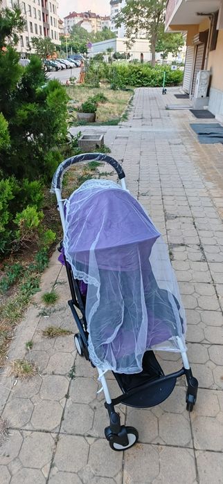 Нова олекотена сгъваема детска количка