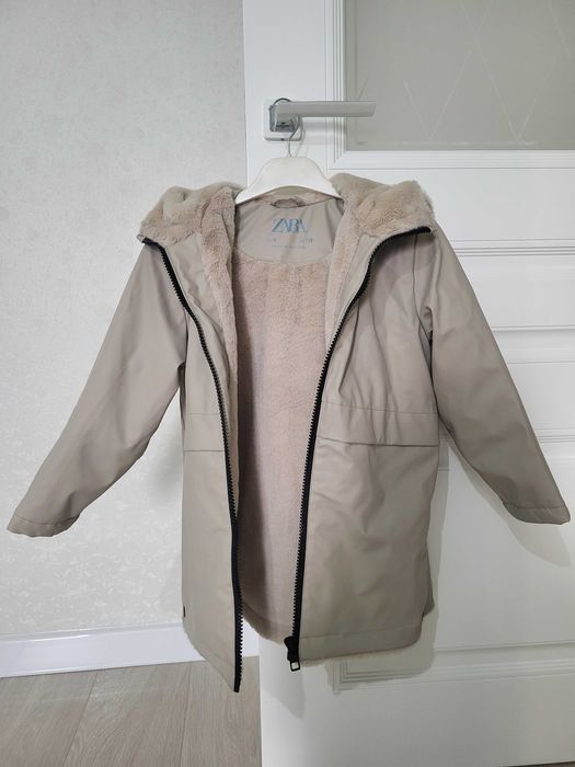 Продам куртку для девочки