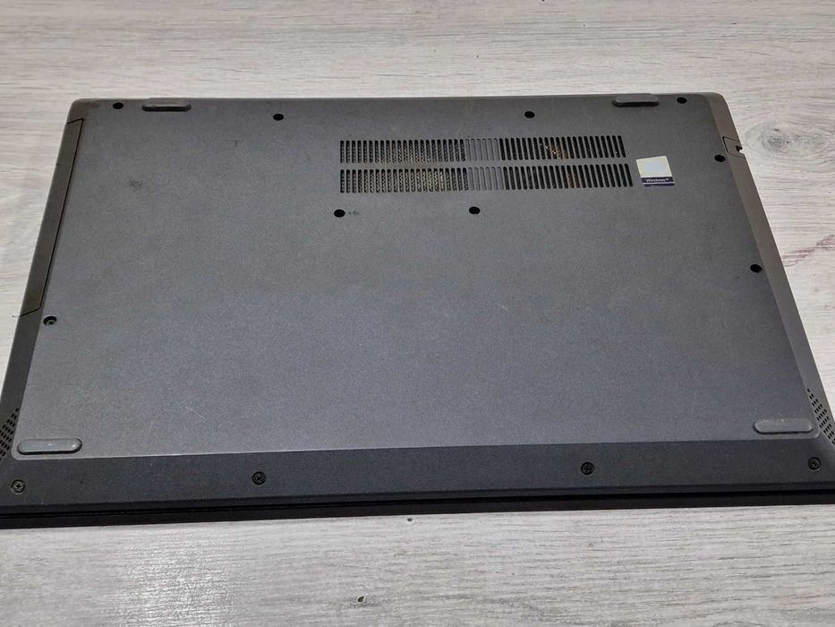 Lenovo V155-15API / 15.6" / AMD Ryzen 5 3500U / 256SSD / 8GB RAM