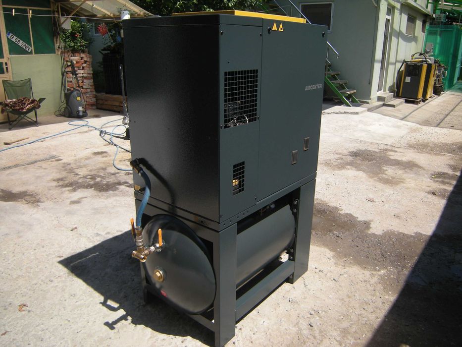 Compresor aer cu surub Kaeser Aircenter SM 12 T cu uscator si rezervor