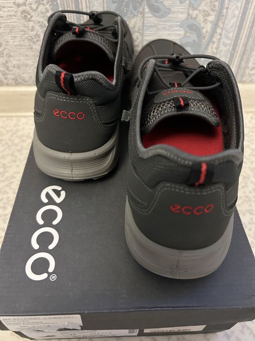 Кроссовки ecco оригинал.