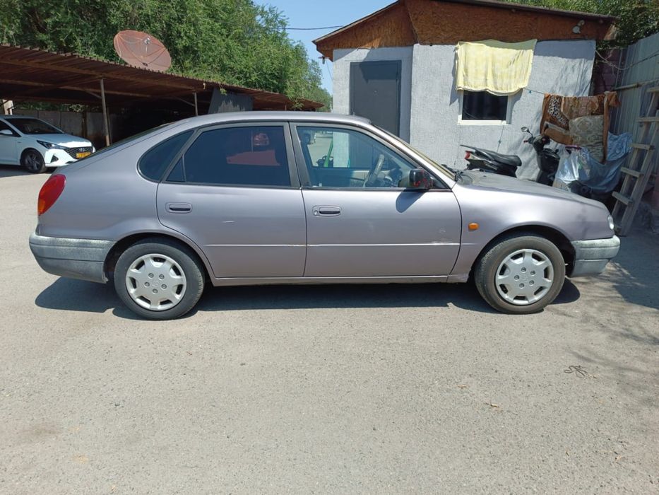 Продаётся Toyota Corolla 1.3L