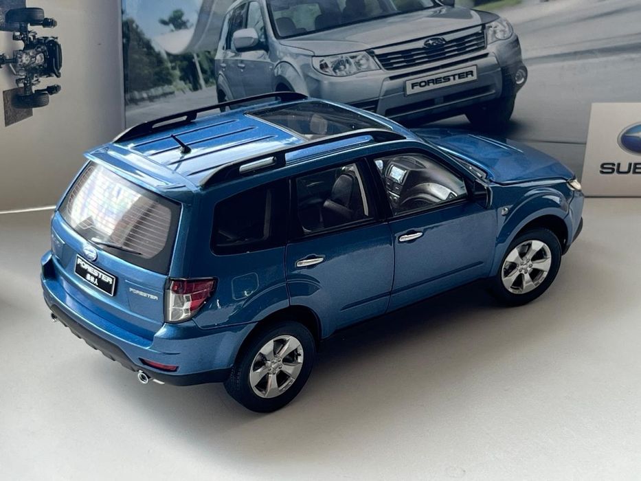 1:18 Subaru Forester 2013 blue.