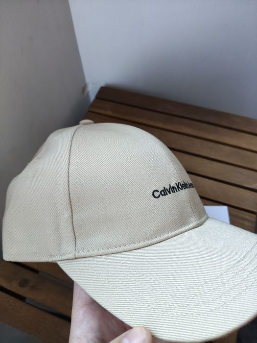 Calvin Klein Jeans șapcă unisex bej cu logo mic brodat marime OS noua originala