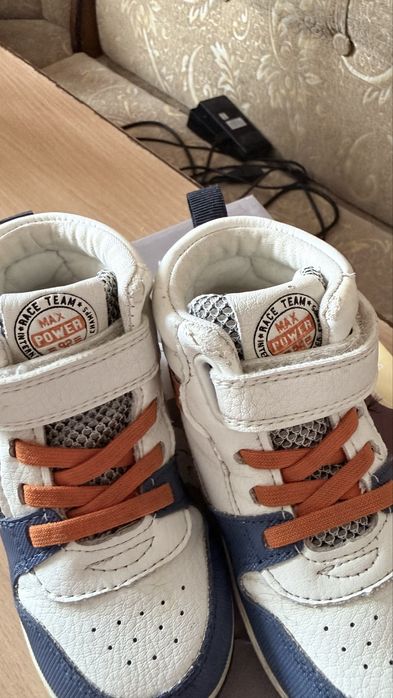 Отдам ботиночки на мальчика 23 размер