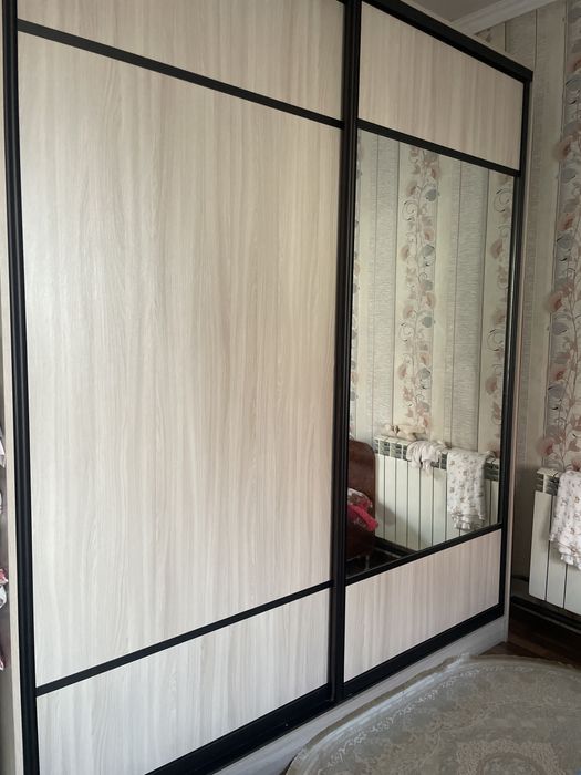 Шкаф большой новый и кровать