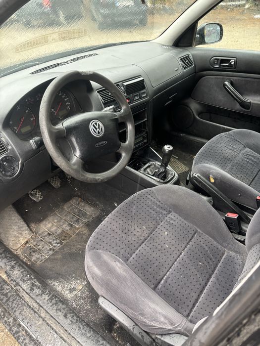 Фолксваген голф 4 1.9 tdi 90к.с 4х4 за части. Може и цял!