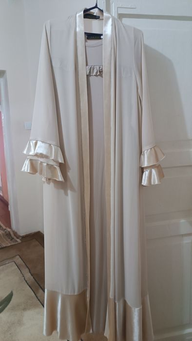 Абая нежный цвет и фасон . Минимум стразов