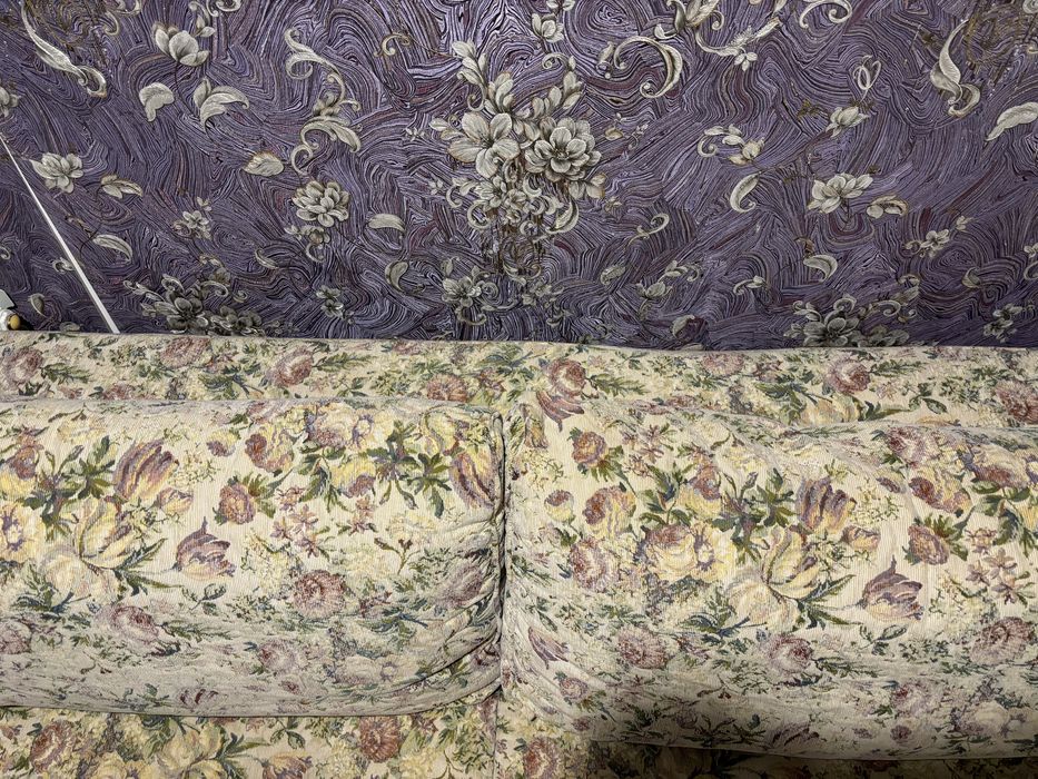 Продам качественный диван из гобелена