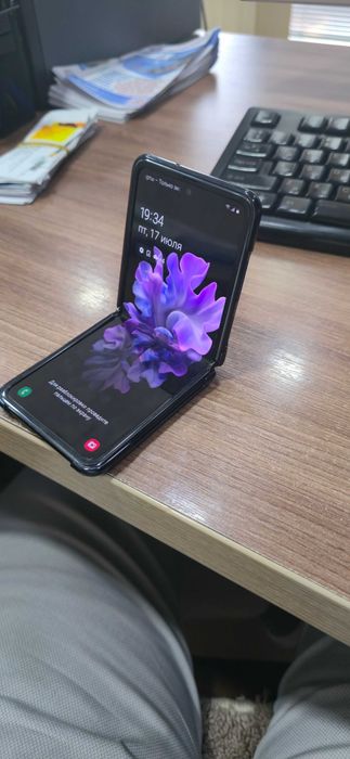 Samsung Galaxy Z Flip 256GB ideal holatda sotiladi