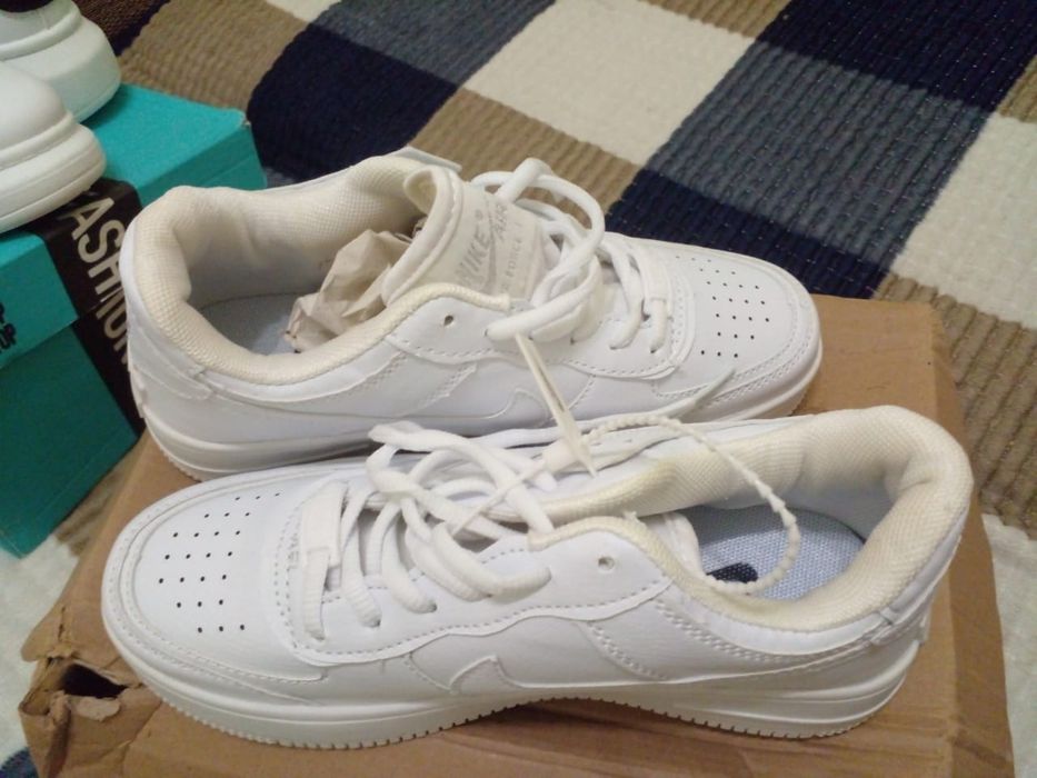 Красовки,хугги, бюстгальтеры, платье