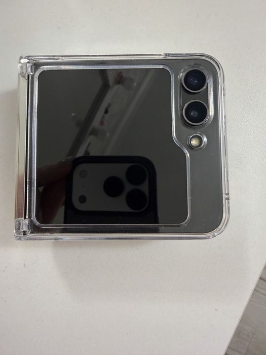 Продам самсунг Galaxy Z Flip5