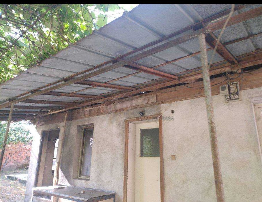 Продавам в гр.Тетевен имот ВЕДНО с 5 сгради и гараж  за жилищни цели