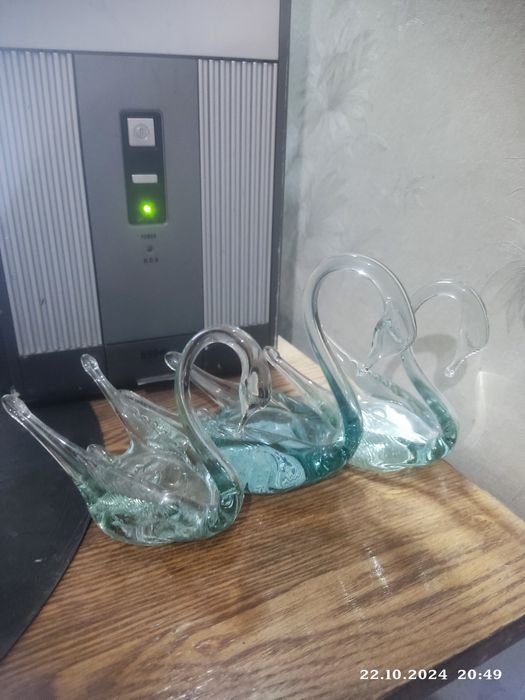 Три лебедя из стекла