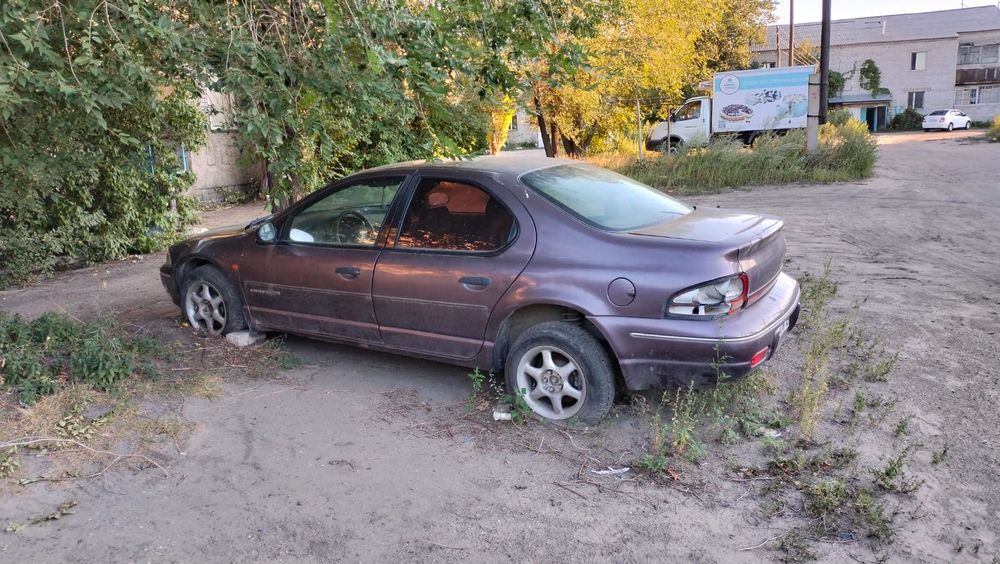 Крайслер стратус