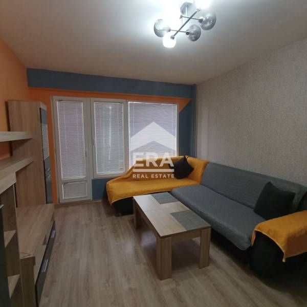 ЕРА Фаворит предлага под наем едностаен апартамент, преустроен на двус