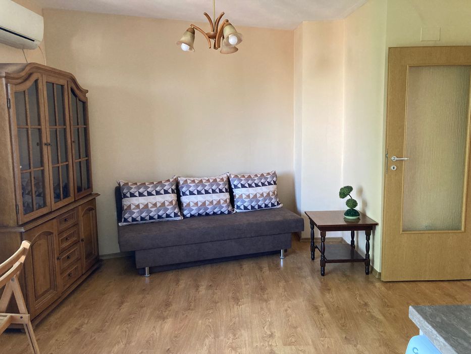 Тристаен апартамент под наем в центъра