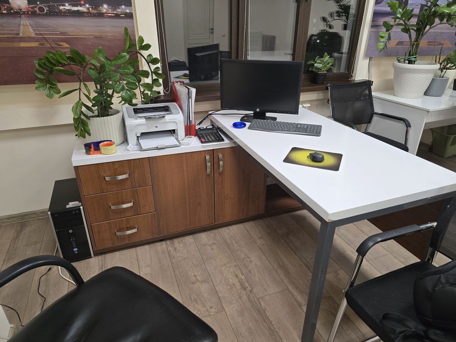 Офисный стол руководителя