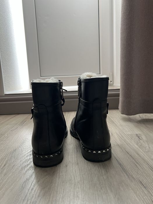 Женские зимние ботинки