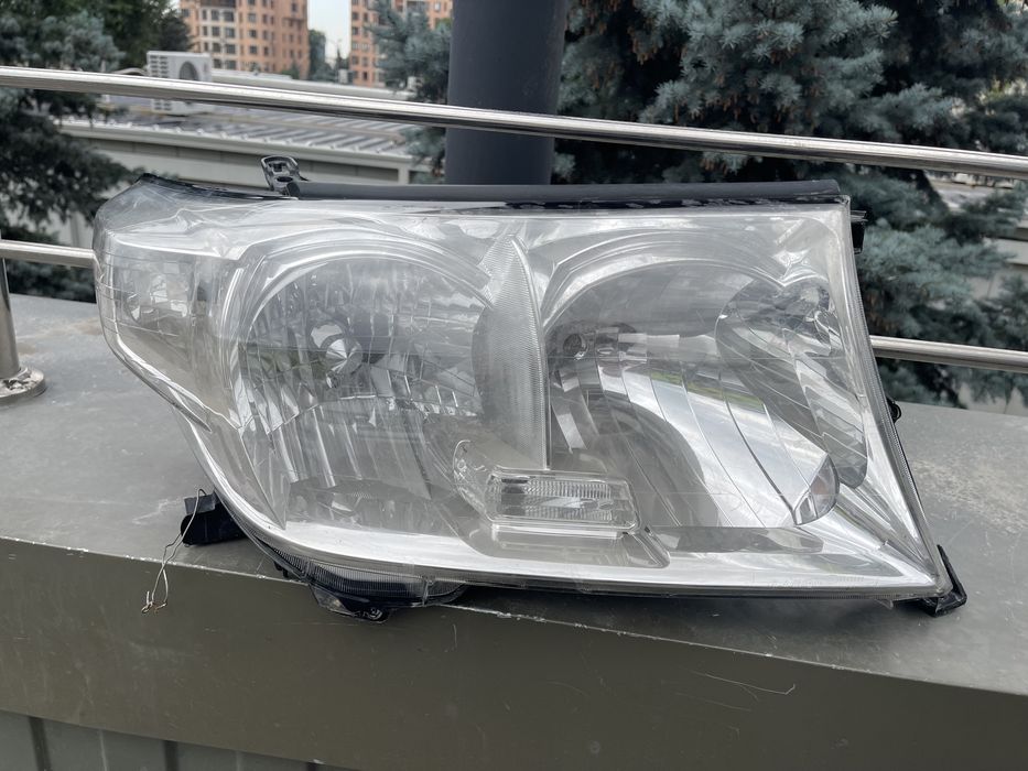 Фара правая на Крузак 200