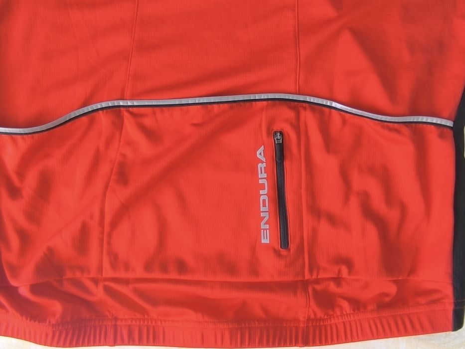 ENDURA-мъжко Джърси за колоездене

Джърсито е в безупречно състояние.