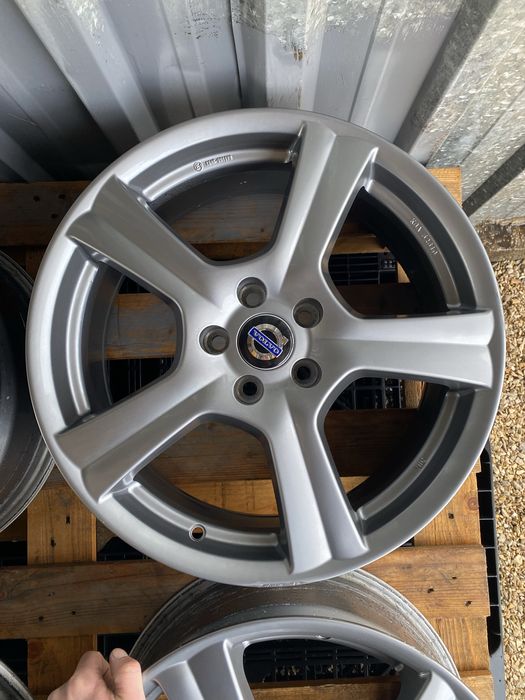 18 цола 5 х 108 мм Волво ,  Volvo XC 60 XC 70 , Форд Куга , Ford Kuga