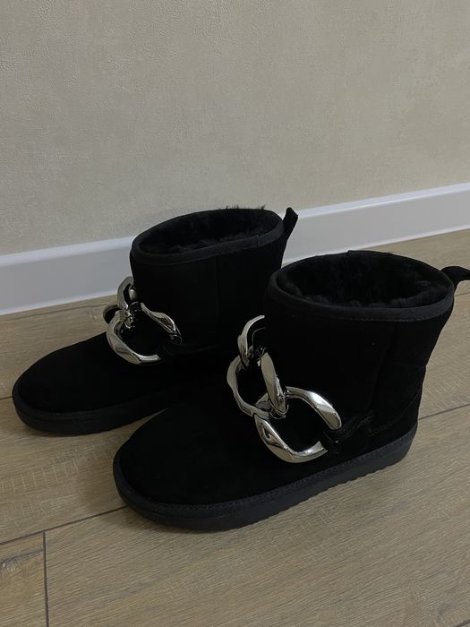 Зимние женские угги