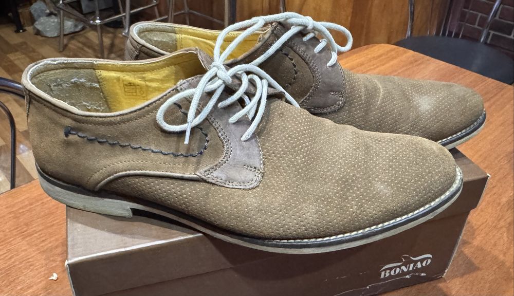 Продам замшевые летние ботинки